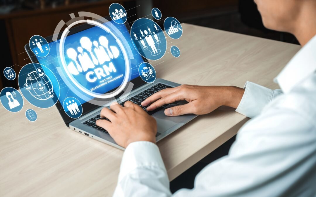 Persona usando CRM de publicita